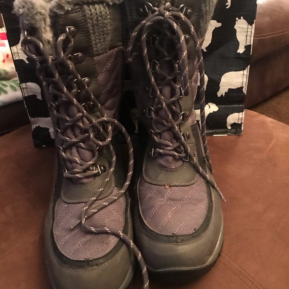 Dream Pairs Chrissy boots. EUC